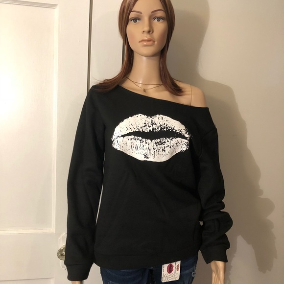 Sealed with a kiss fleece black & blue top💋 - Picture 2 of 6